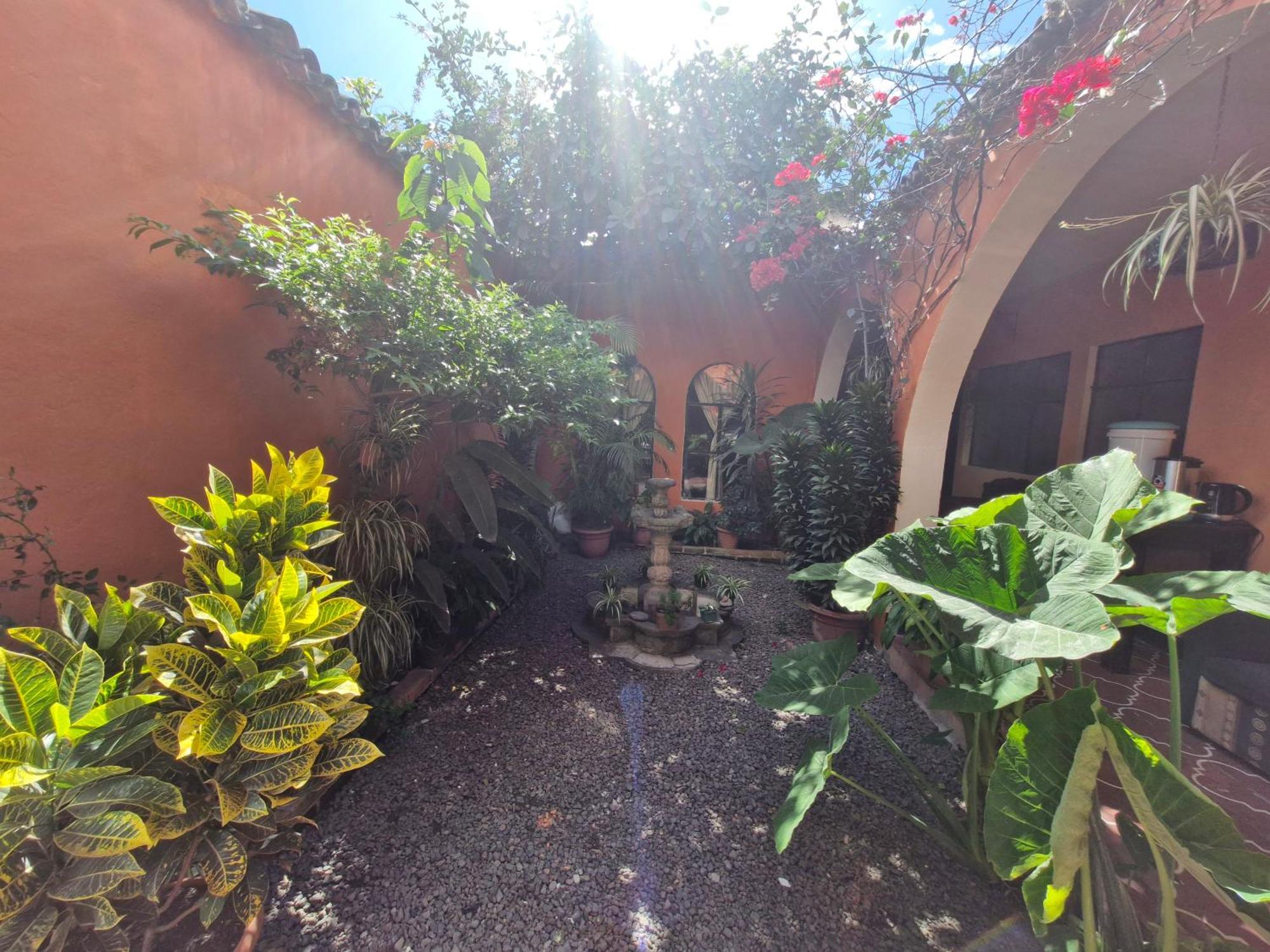 Hospedaje El Viajero Antigua Lli Exterior photo